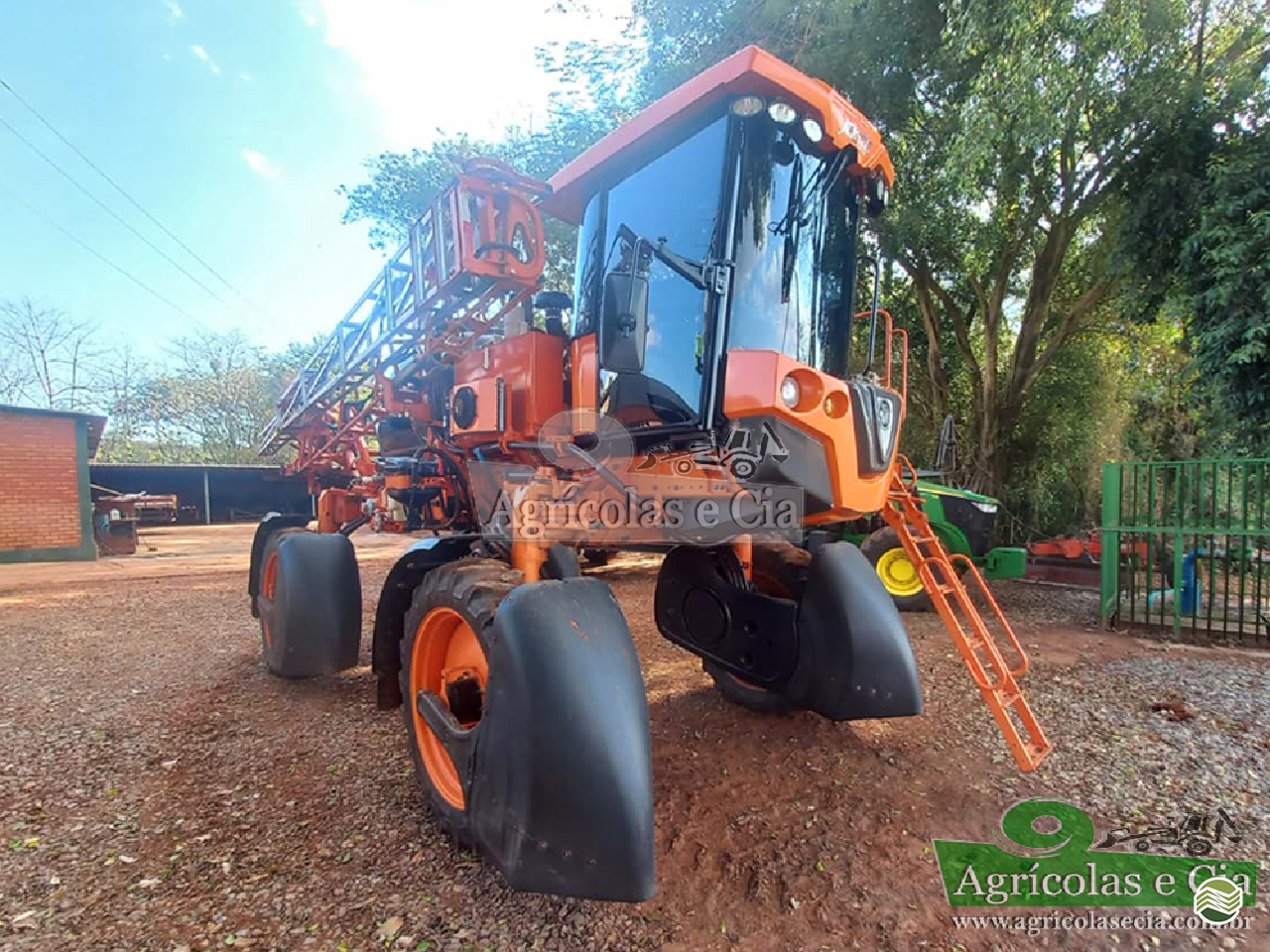 PULVERIZADOR JACTO UNIPORT 2030 Tração 4x4 Agricolas e Cia RIO DAS PEDRAS SÃO PAULO SP